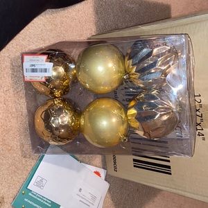 Ornaments for Christmas they are gold 6ct